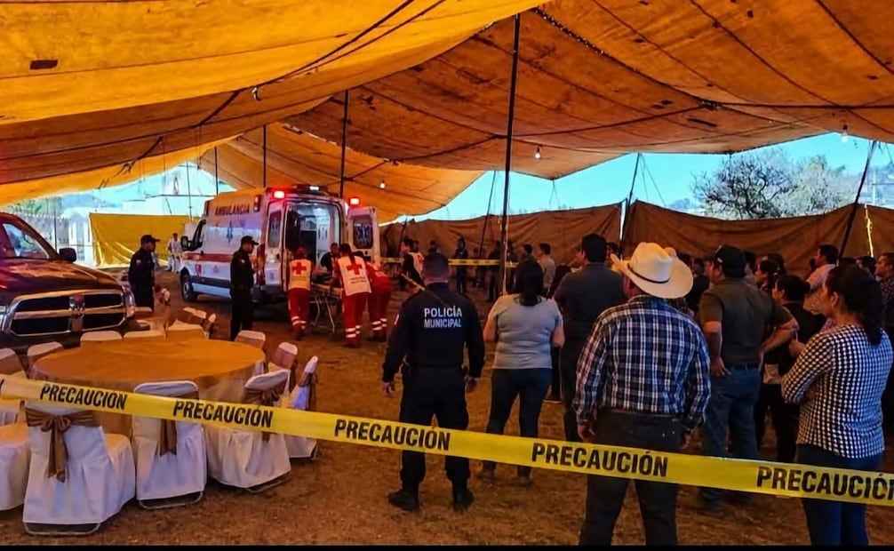Cinco de las 17 personas intoxicadas debieron ser trasladadas a hospitales de la zona para su atención especializada. Foto Especial