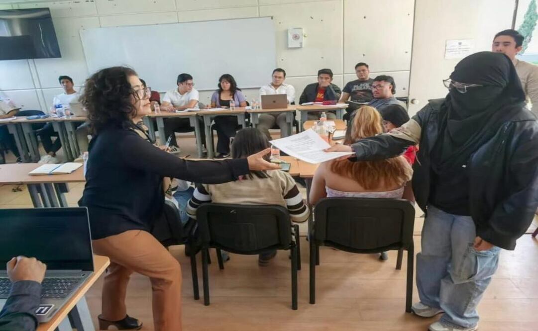 La Rectora de la UAEMéx indicó que los jóvenes entregaron los pliegos petitorios de cada comunidad estudiantil tras el levantamiento del paro. Foto: Especial