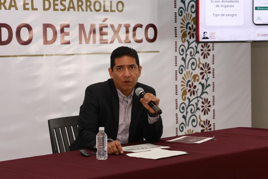 Ernesto Armendáriz Ramírez anuncia la instalación de más de mil estaciones de registro en los 125 municipios. Foto Alejandro Vargas / El Universal Edomex
