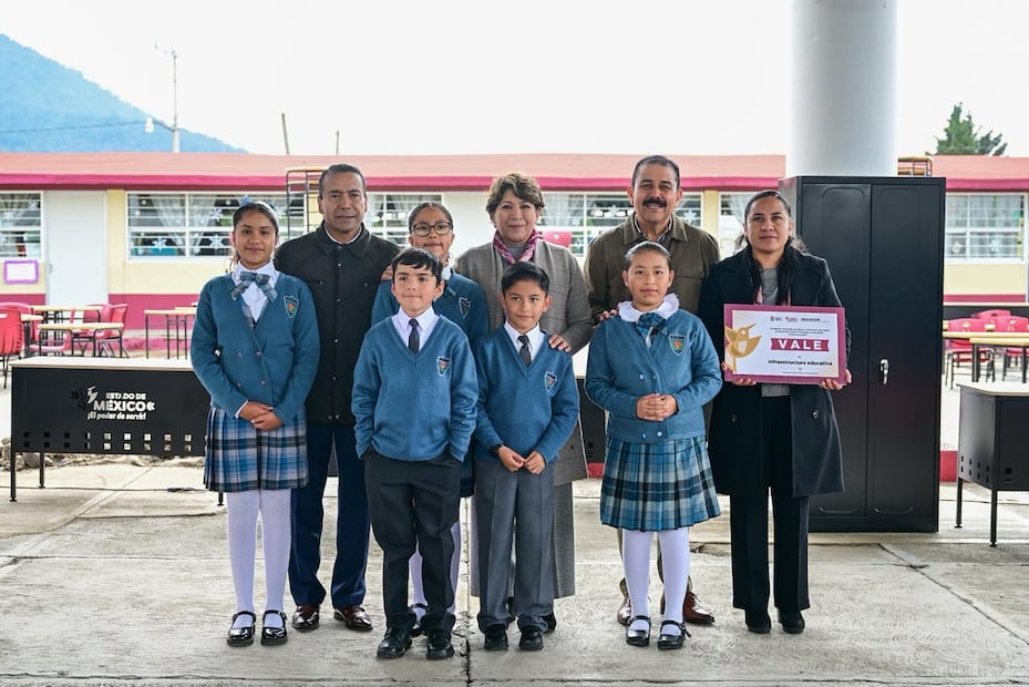 A través de programas como "Bienestar Cultural Indígena", se entregaron instrumentos musicales y materia prima para preservar las raíces de los pueblos originarios. Foto Alejandro Vargas / El Universal