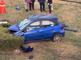 Muere conductora de plataforma tras chocar contra un árbol en la Toluca-Tenango