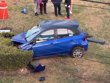 Muere conductora de plataforma tras chocar contra un árbol en la Toluca-Tenango