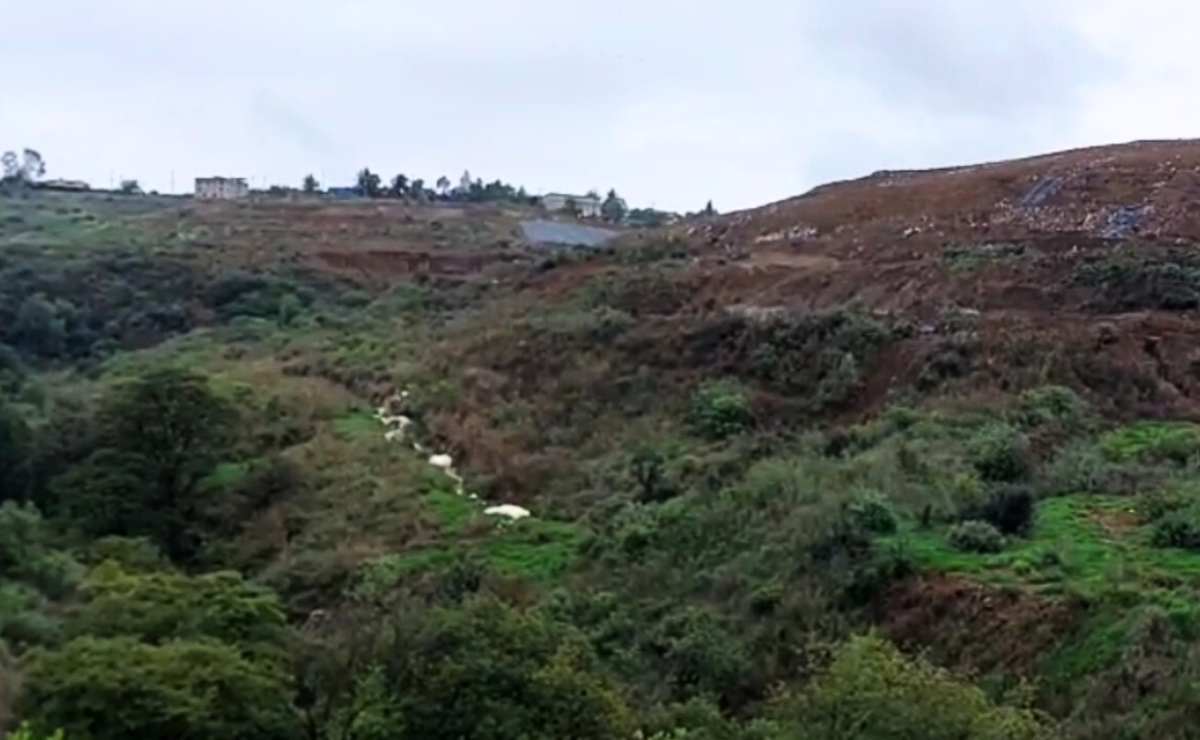 A pesar de la clausura, el relleno Rincón Verde en Naucalpan vuelve a ser fuente de contaminación. Vecinos exigen respuestas ante el riesgo ambiental. Foto: Especial