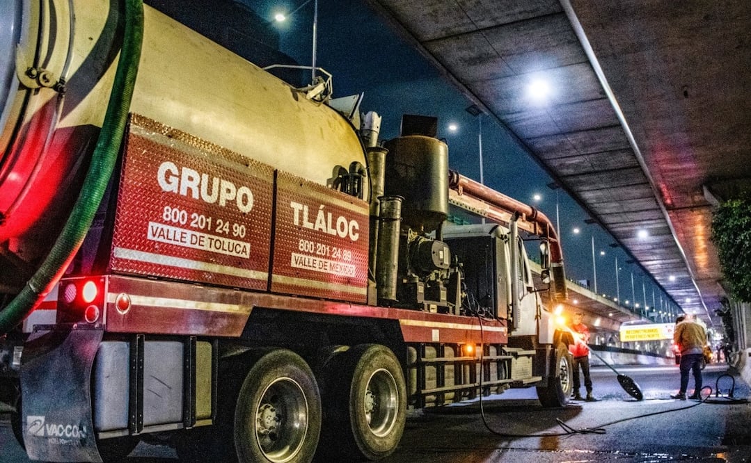 Brigadas de la CAEM han retirado un promedio de 948 metros cúbicos de azolve solo en la zona de Naucalpan. Foto Especial