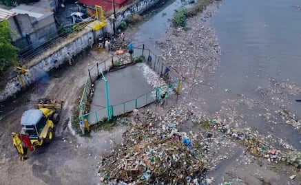 Retiran hasta 100 toneladas de basura de la presa El Ángulo para prevenir inundaciones en Edomex