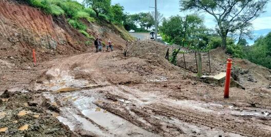 Fuertes lluvias dejan incomunicadas a comunidades en Tlatlaya