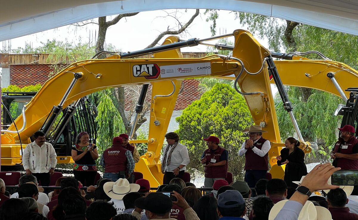 Delfina Gómez entrega maquinaria en apoyo al campo del Edomex