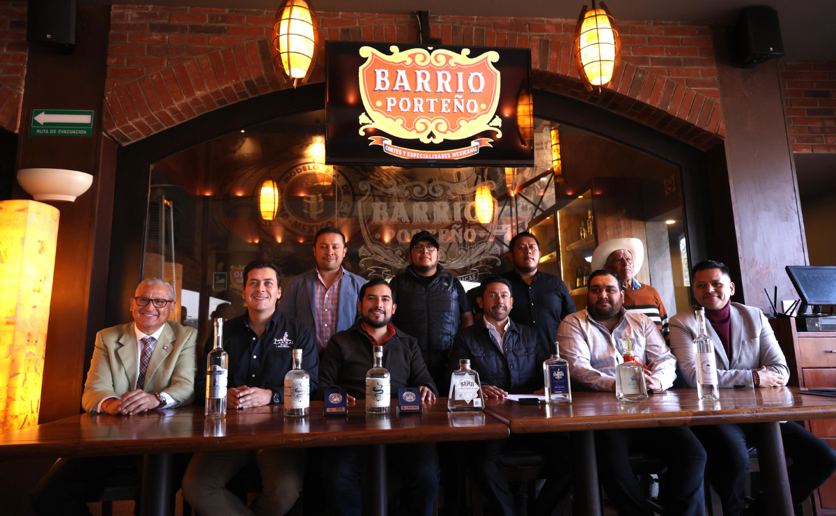 Mezcal mexiquense se impone en la competencia más importante de destilados de agave