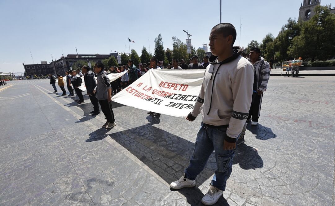 Los manifestantes se manifestaron frente a Palacio de Gobierno para solicitar un diálogo con la gobernadora. Foto: Jorge Alvarado