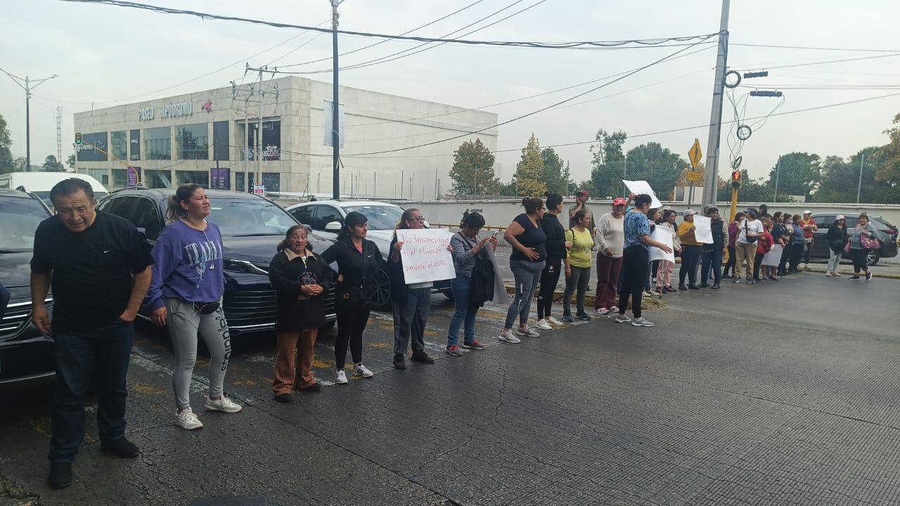 Desde hace 8 días, los habitantes de la colonia Independencia en Naucalpan no cuentan con el servicio de agua. Foto Especial
