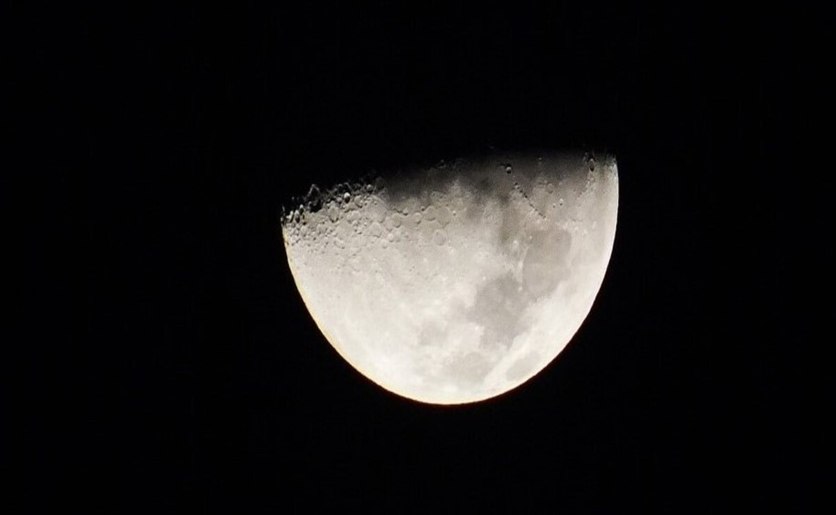 En el cuarto menguante se ilumina la mitad de la luna. Foto: Especial.