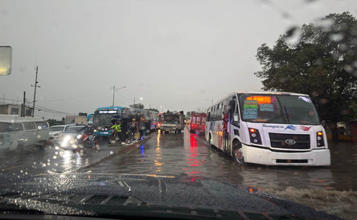 VIDEO: ¡Se encharca el oriente del Edomex! Las lluvias de esta tarde provocaron inundaciones en avenidas