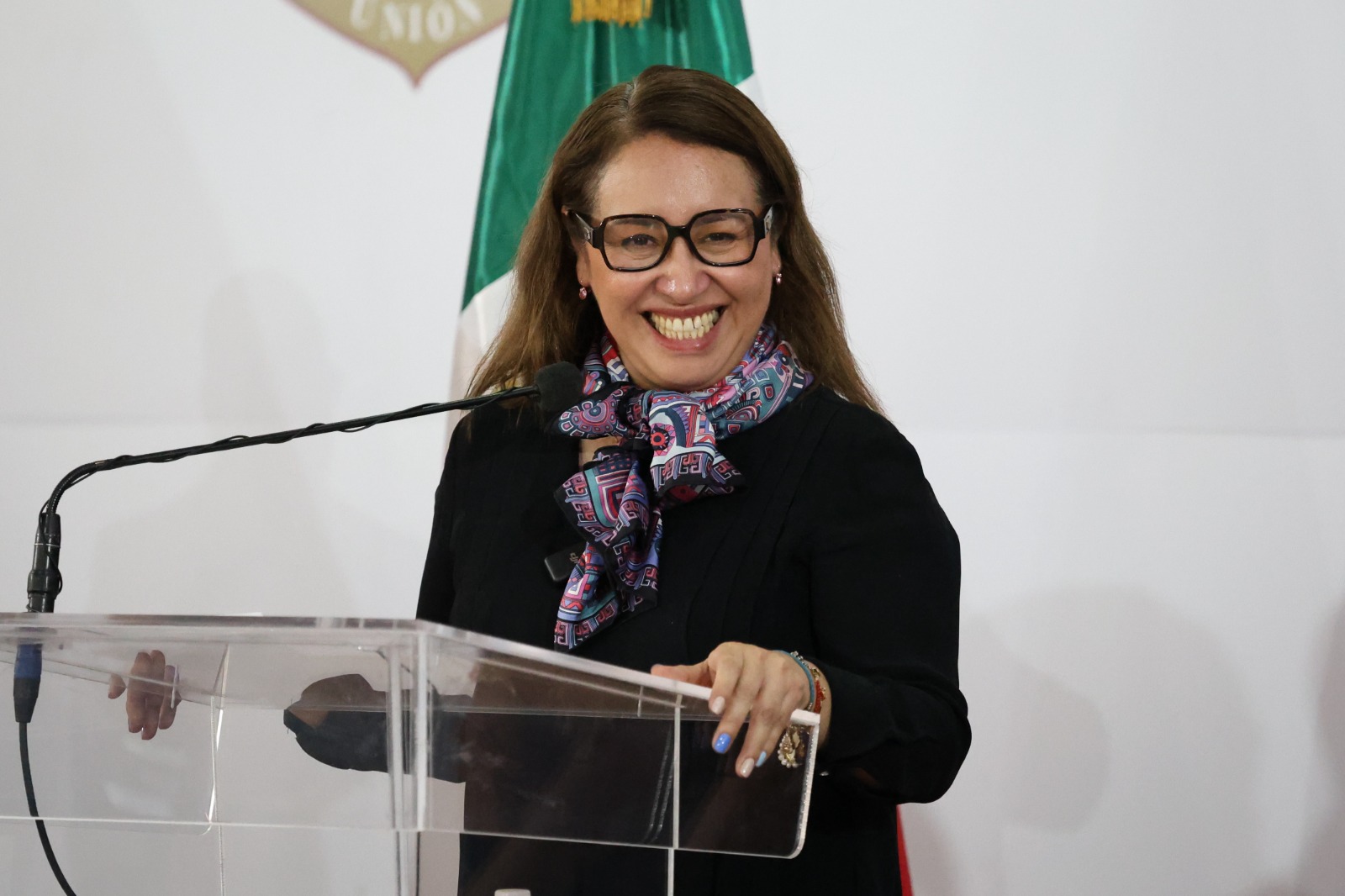 Azucena Cisneros Coss / Luis Camacho