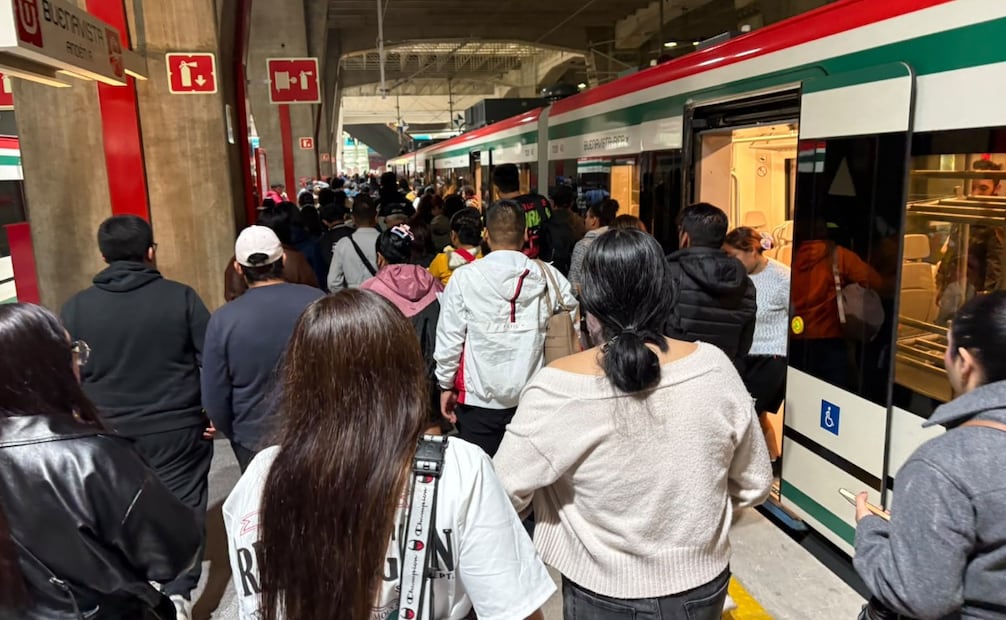 Usuarios del Tren Felipe Ángeles comenzaron a pagar las nuevas tarifas este sábado 10 de octubre, con costos de entre 11.50 y 110 pesos. Foto Arturo Contreras / El Universal