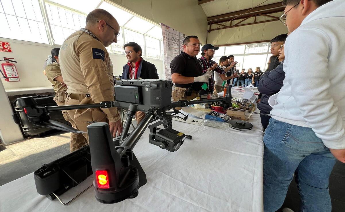 Un dron de seguridad de Metepec con sus sensores y cámaras, capaces de operar a 500 metros de altura para una vigilancia silenciosa y discreta / Foto: Arturo Hernández