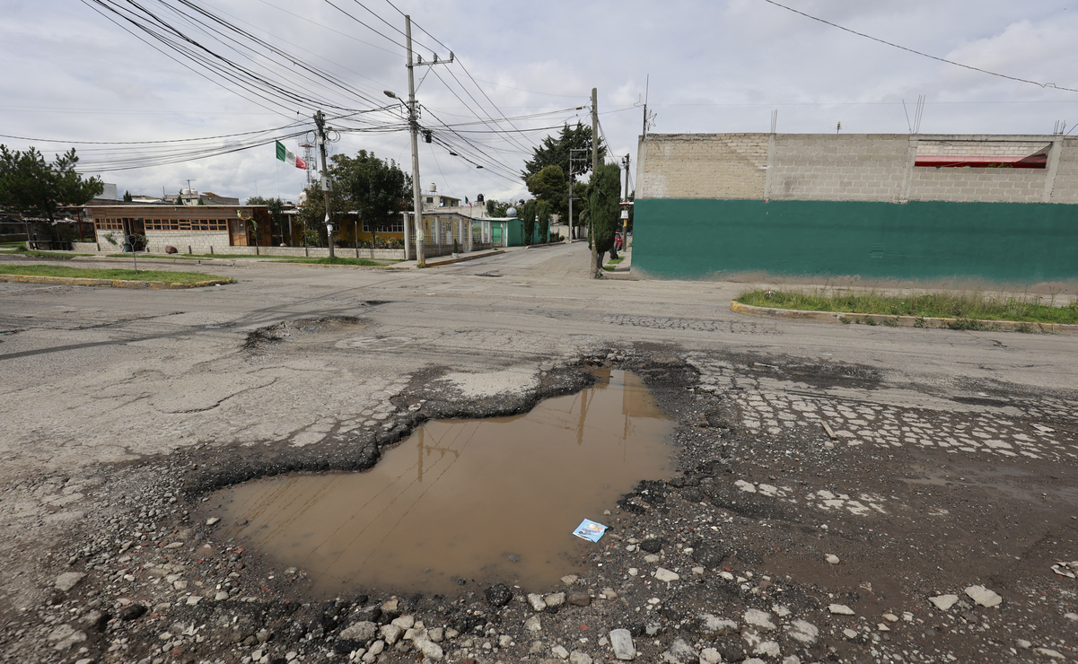 El alcalde de Toluca realiza gestiones para la repavimentación de algunas calles y avenidas de esta naturaleza de jurisdicción estatal. Foto: Alejandro Vargas / El Universal Estado de México