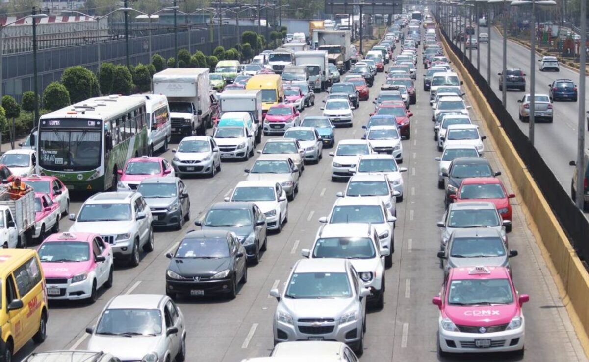  Este 11 febrero, los vehículos con engomado rosa y terminación de placas 7 y 8, con holograma 1 y 2, no podrán circular en el Valle de México Foto: Especial