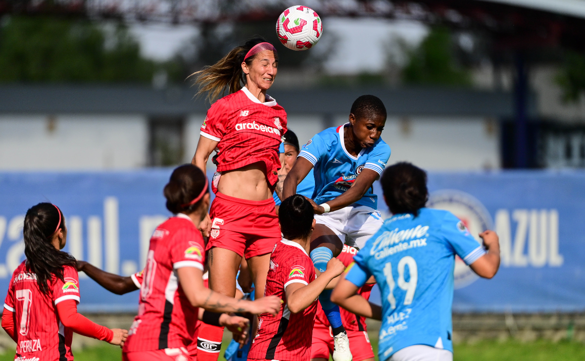 Para el director técnico, también hay cosas positivas tras el encuentro ante el Cruz Azul Femenil. Foto: Especial