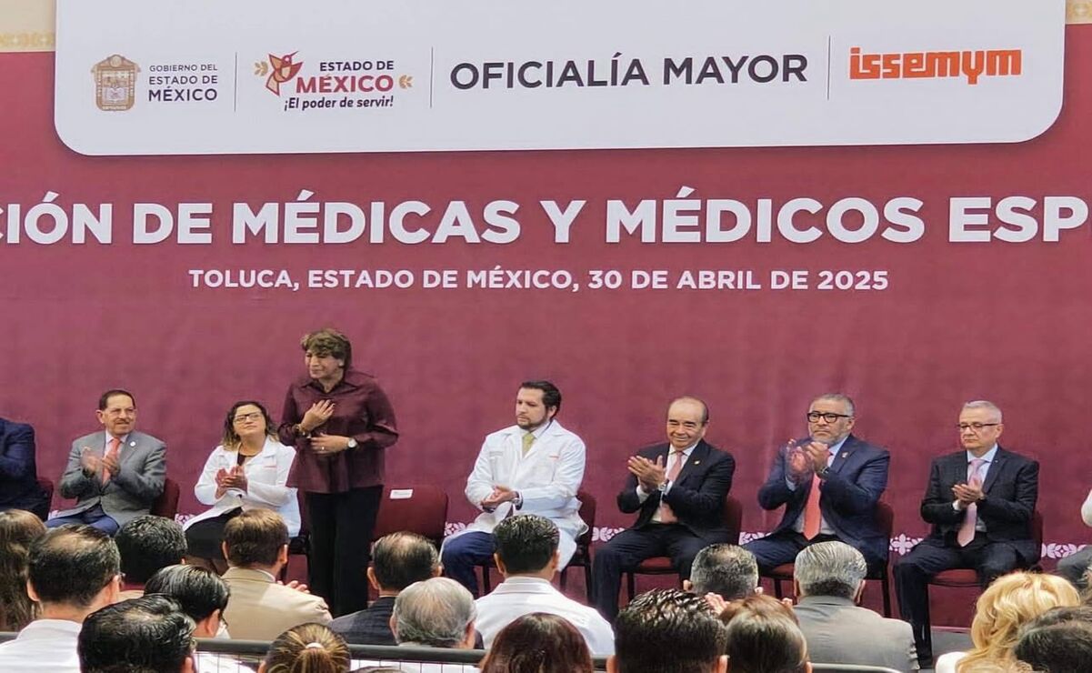 Entrega Delfina Gómez 392 basificaciones a médicos del Edomex