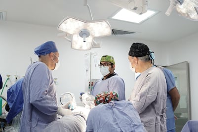 Inauguran primera unidad de cirugía robótica en Edomex