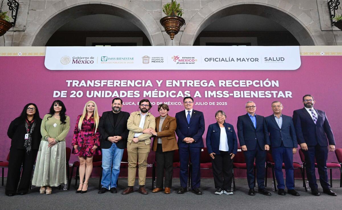 La entrega-recepción incluyó 12 unidades de primer nivel, siete hospitales generales y un hospital de alta especialidad. Foto: Especial