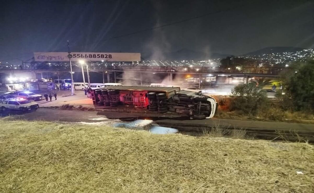 Accidente vial: Tráiler cargado de trigo vuelca en Cuautitlán Izcalli