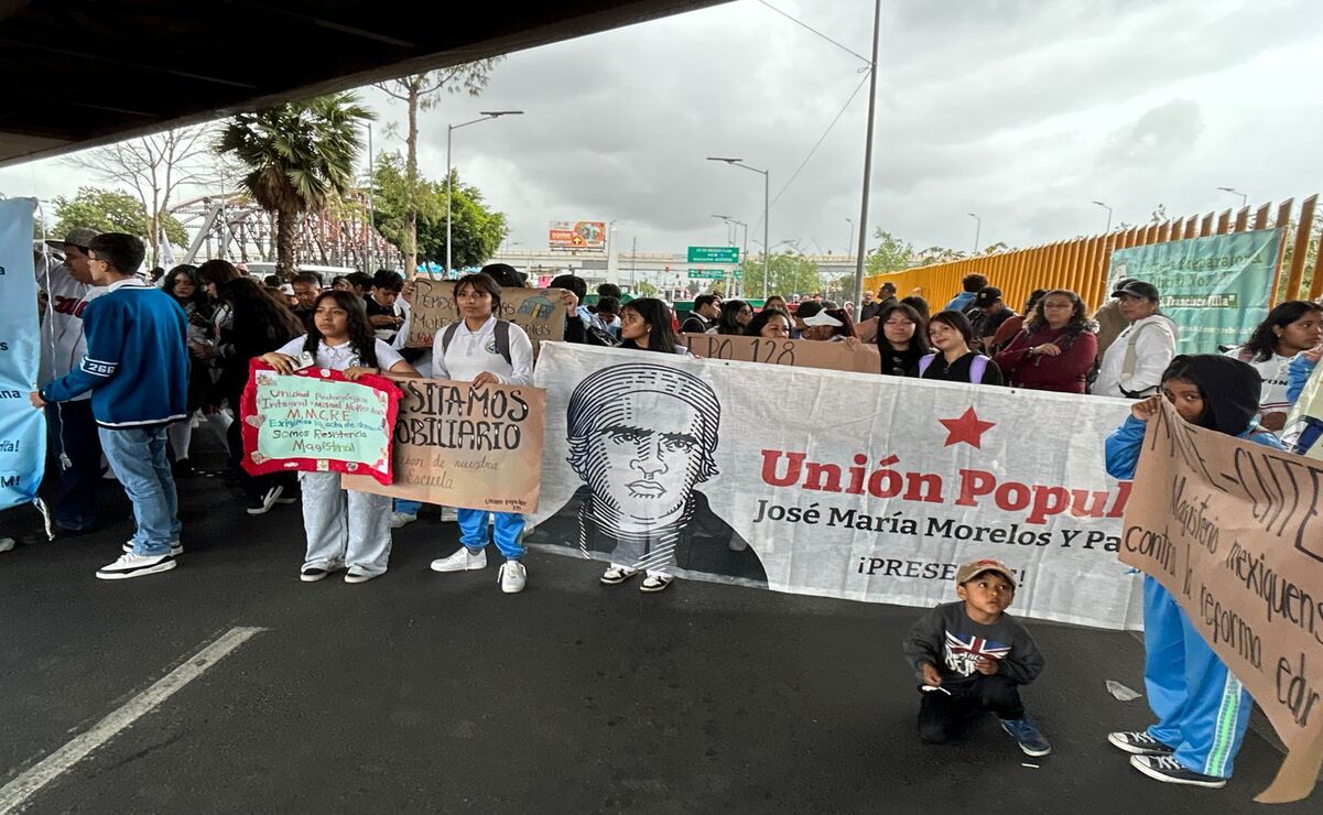 El contingente invadió ambos sentidos de la vialidad / Foto Especial