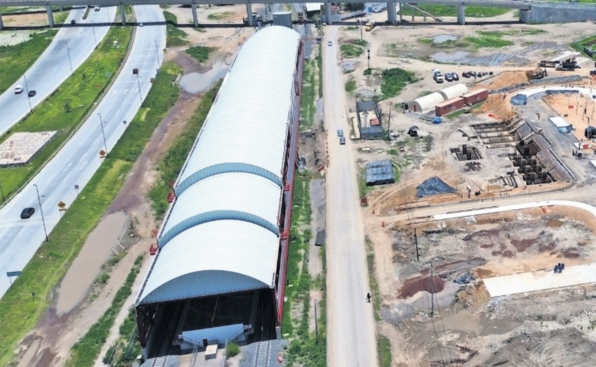 La estación Xaltocan está prácticamente terminada, aunque aún hay movimiento de maquinaria alrededor, pues el Cetram sigue en construcción / Foto Arturo Contreras y Gabriel Pano