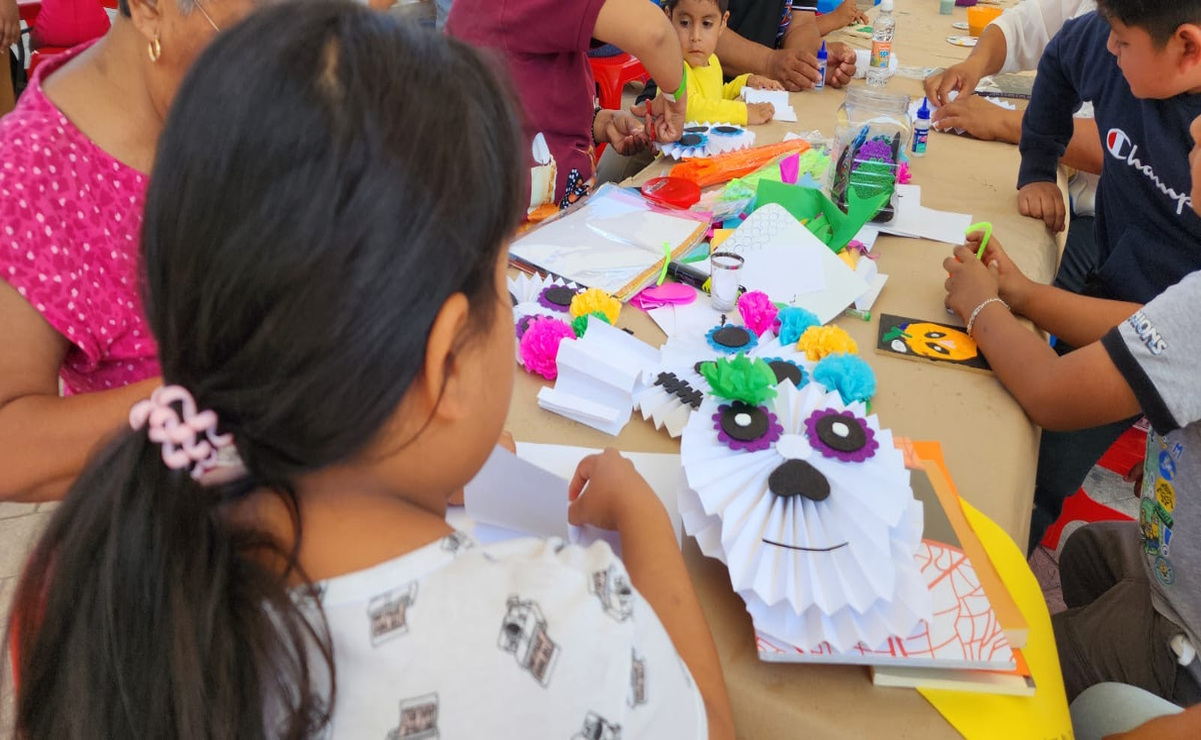 Dentro de al actividades se impartió el taller “Imaginapinturitas”, donde niños y niñas plasmaron imágenes alusivas a la temporada de Día de Muertos. Foto: Especial