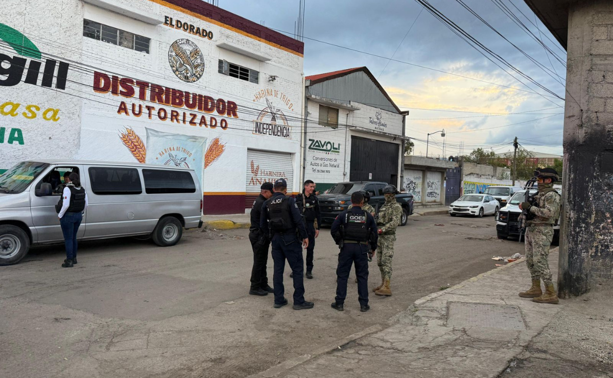 El cateo a una bodega en Venta de Carpio, Ecatepec, que se sospecha estaba vinculada a un presunto desvío de recursos del anterior gobierno municipal. Foto: Especial