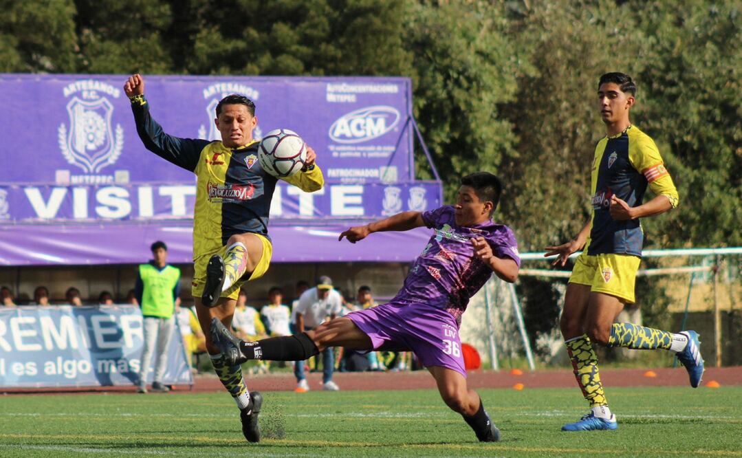 David 'El Borre' Flores anota el gol del empate para los Artesanos de Metepec / Foto: Alejandra Santillán