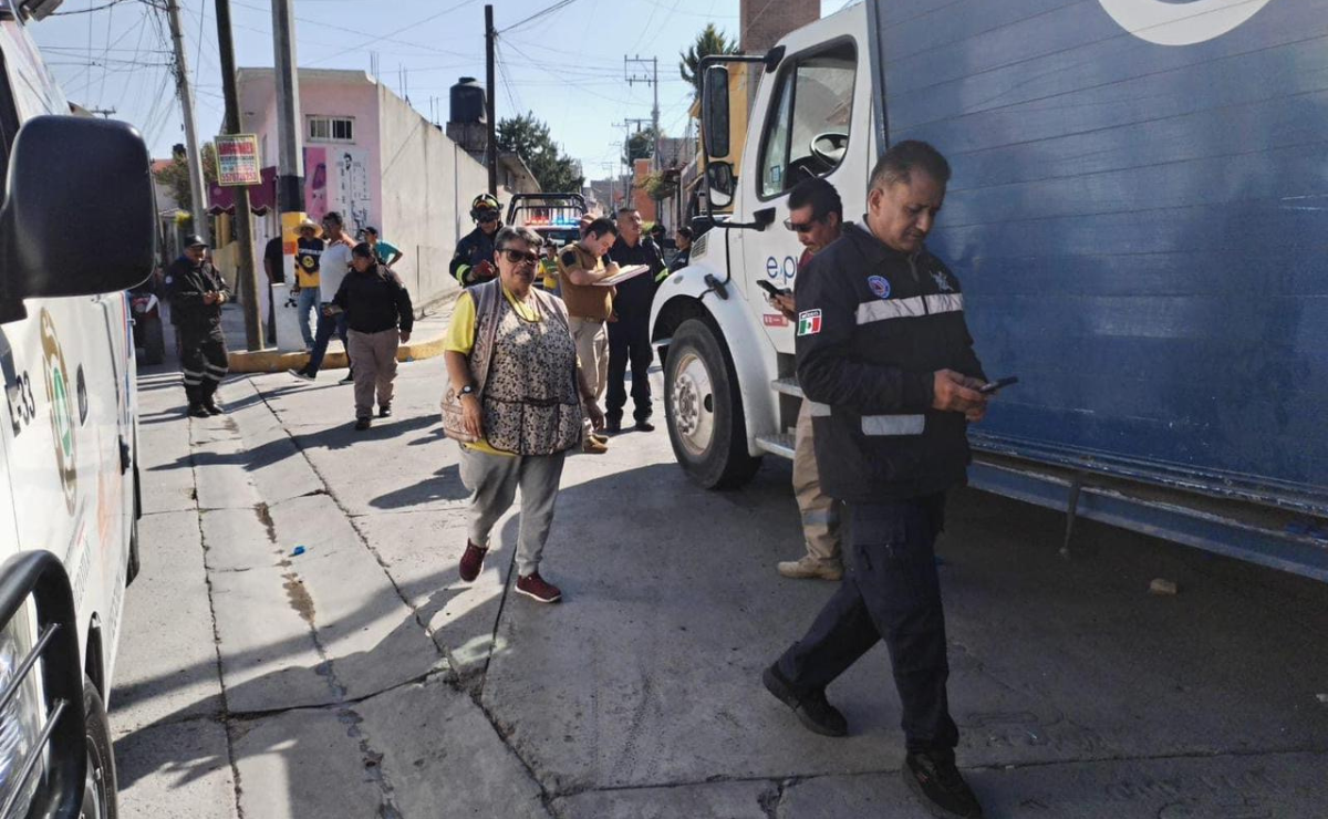 Momento de pánico: camión impacta contra puesto Foto: Especial