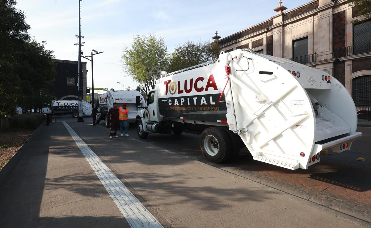 El presidente municipal inició el Programa Toluca Limpia para recoger la basura de las calles y mercados. Foto: Alejandro Vargas