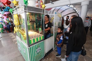 Tradición que estalla en el corazón de Toluca: 80 años de las icónicas palomitas de los Portales