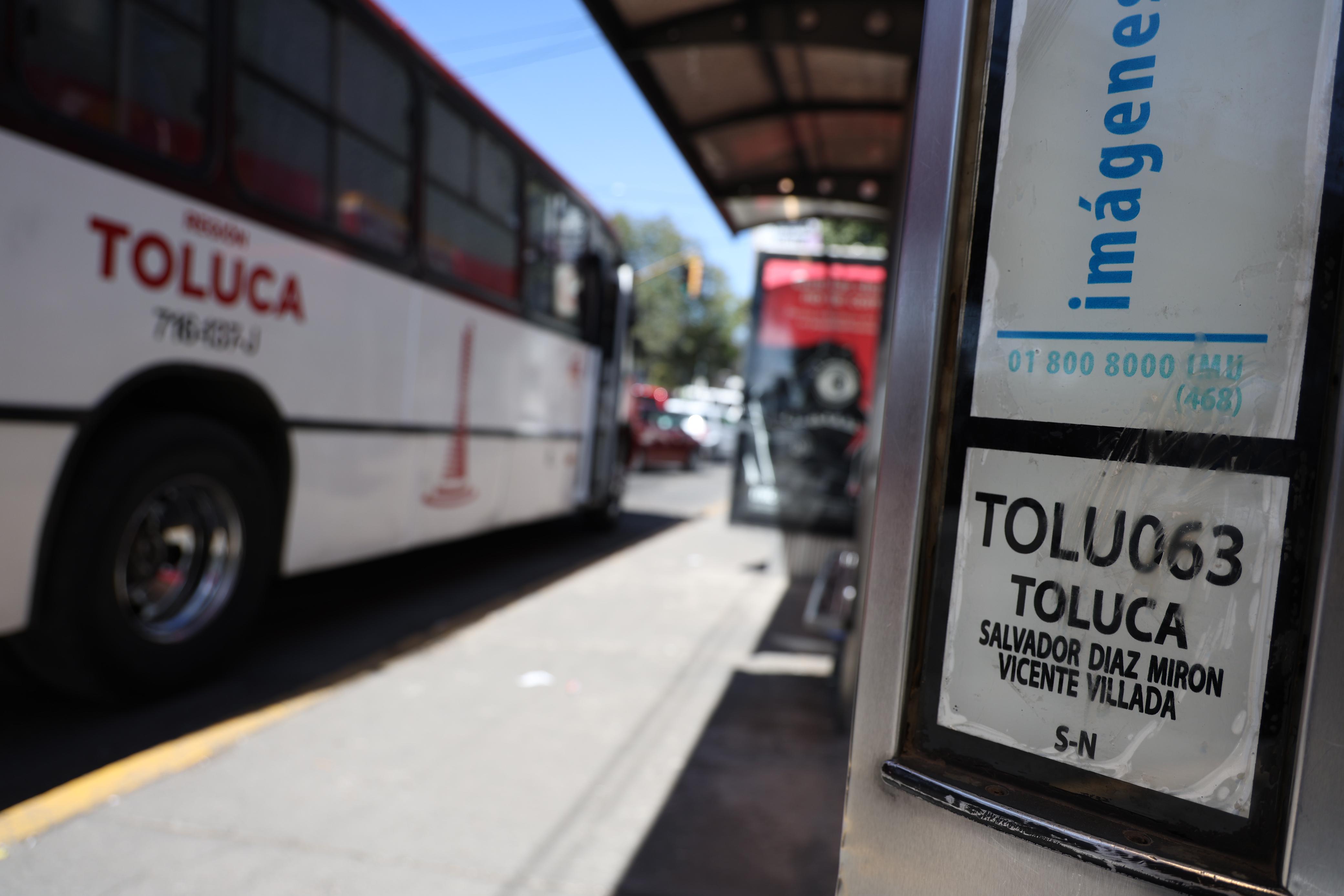 Los transportistas consideran que la falta de vigilancia por parte de las autoridades ha permitido que los carteristas operen con total impunidad en esta zona. Foto Arturo Hernández