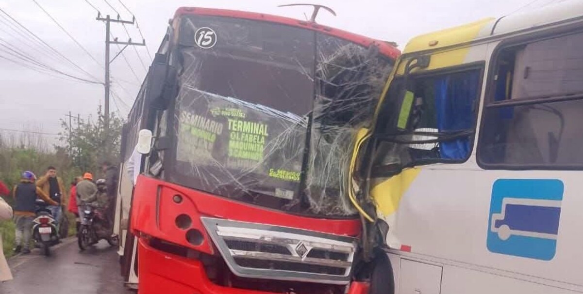 Al lugar arribaron paramédicos de los Servicios de Urgencias del Estado de México / Foto Especial