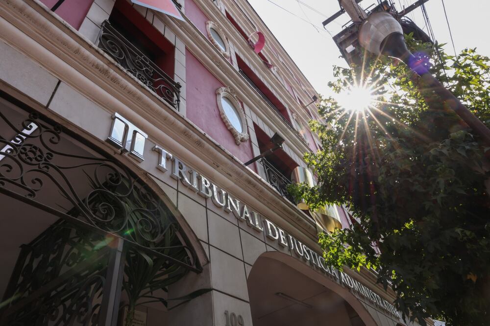 Según el Tribunal de Justicia Administrativa del Estado de México algunos ejemplos de sanciones administrativas son suspensión del empleo, cargo o comisión. Foto Alejandro Vargas