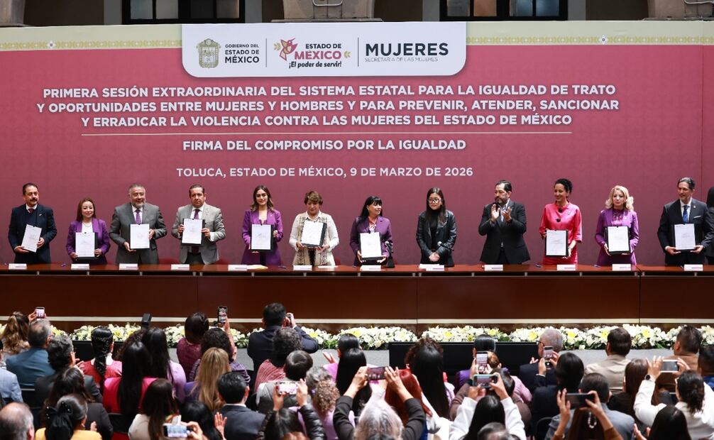 Representantes de los 125 municipios mexiquenses se unen por primera vez en una estrategia común contra la violencia de género. Foto Alejandro Vargas / El Universal