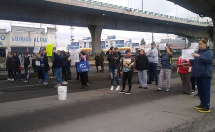 Naucalpan: Bloqueo en Periférico Norte por falta de agua en la colonia El Conde