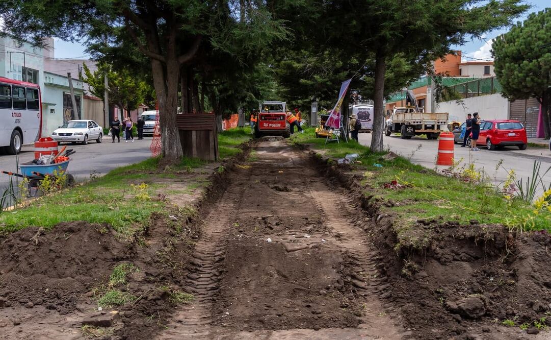 El Ayuntamiento de Toluca inició con las obras del Sendero Seguro de la calle Filiberto Nava / Foto Especial