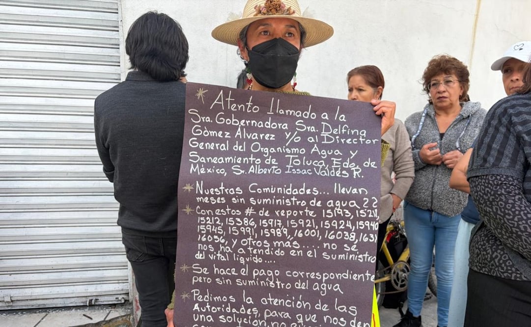 Vecinos señalan que tienen que levantarse de madrugada para almacenar agua debido a la baja presión y los cortes constantes. Foto Abigail Alcántara / El Universal