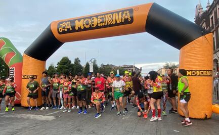 Unidos por el deporte: Corredores y ciclistas participan en el Maratón Toluca 2024