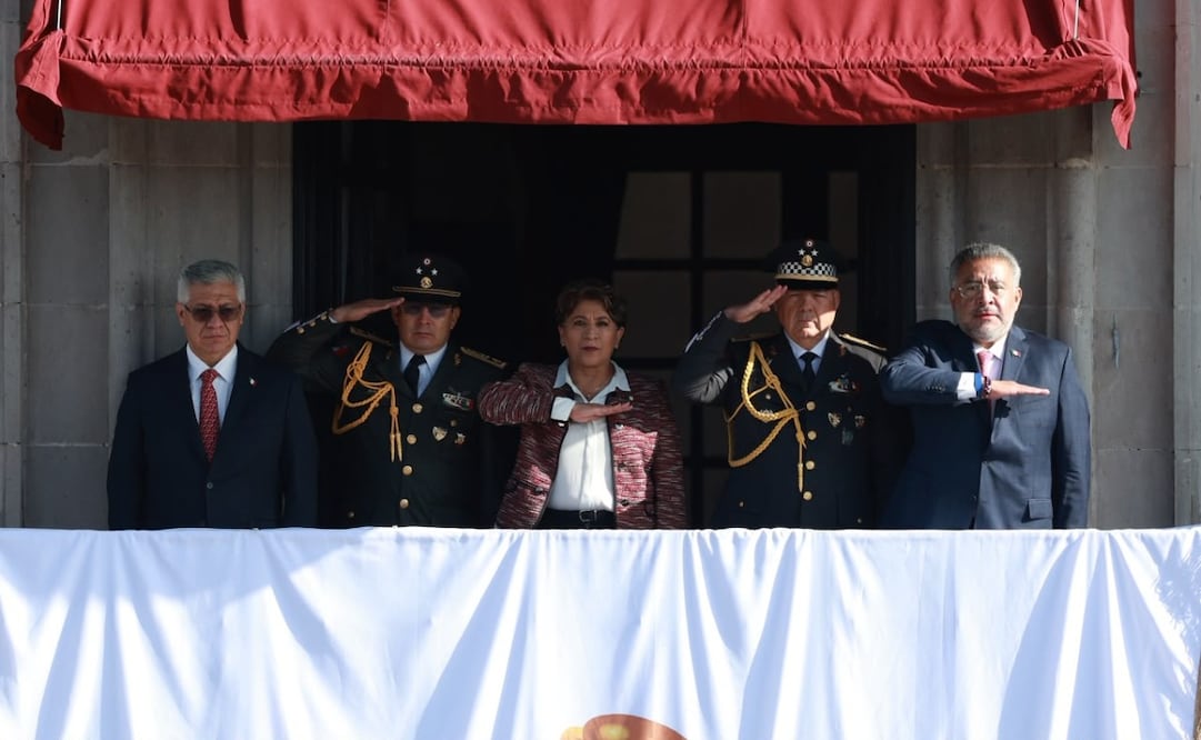Delfina Gómez Álvarez encabezó el Desfile Cívico-Militar por el 216 Aniversario del inicio de la Independencia de México. Foto Alejandro Vargas /El Universal