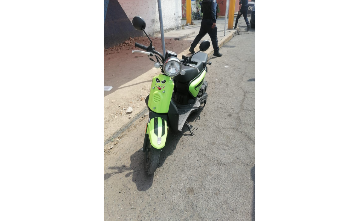 Los sujetos fueron detenidos cuando intentaban escapar en una moto. Foto: Especial
