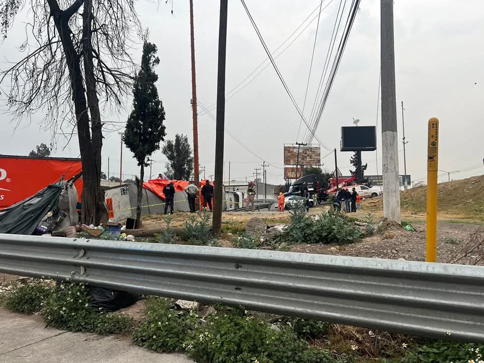 El accidente ocurrió sobre la autopista México-Pachuca. Foto Especial