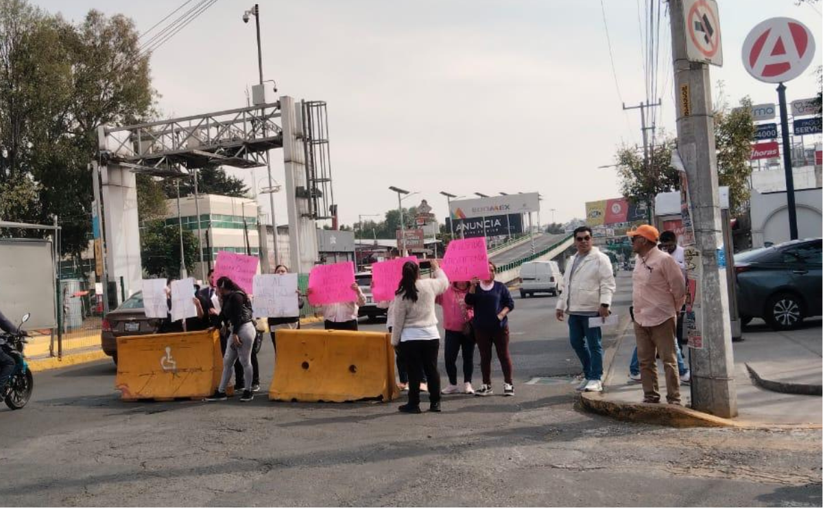 Trabajadores del DIF protestan en Tlalnepantla. Foto: Especial