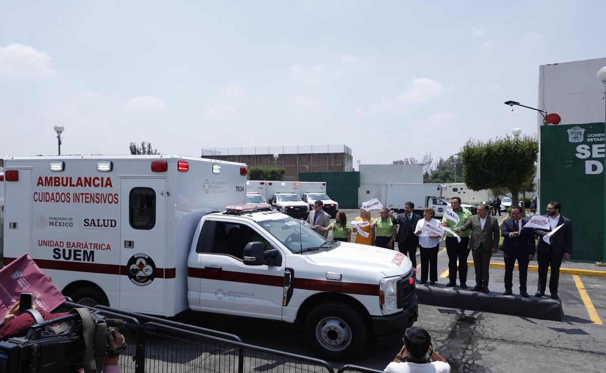 La gobernadora mexiquense dio el banderazo de salida de las 10 ambulancias especializadas bariátricas y neonatales. Foto: Arturo Hernández / El Universal Estado de México