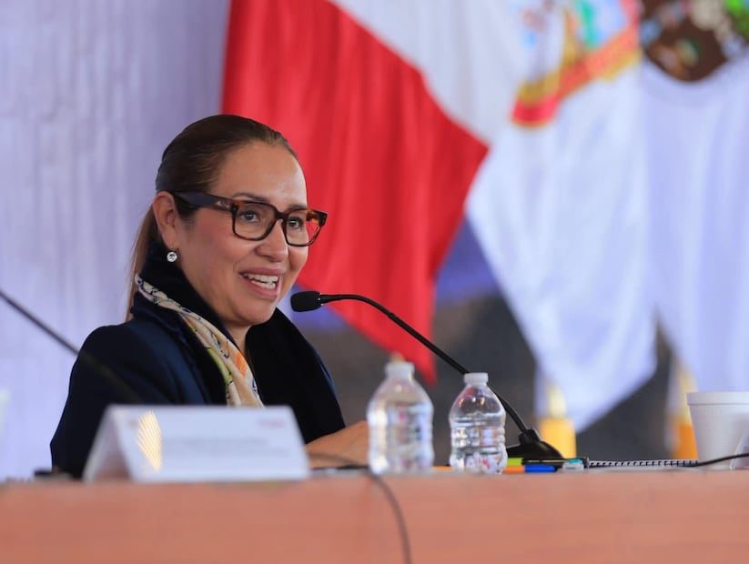 Azucena Cisneros Coss. Foto Especial