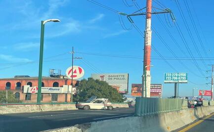 Muere mujer prensada en choque en el Boulevard Aeropuerto en Toluca