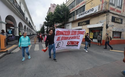 Organización de comerciantes acusa represión y bloquea el Ayuntamiento de Toluca